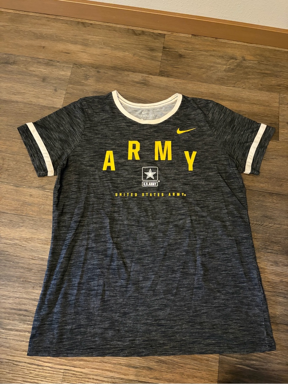 Nike Women’s U.S. Army Heather Grey Athletic Cut T-shirt Size Large